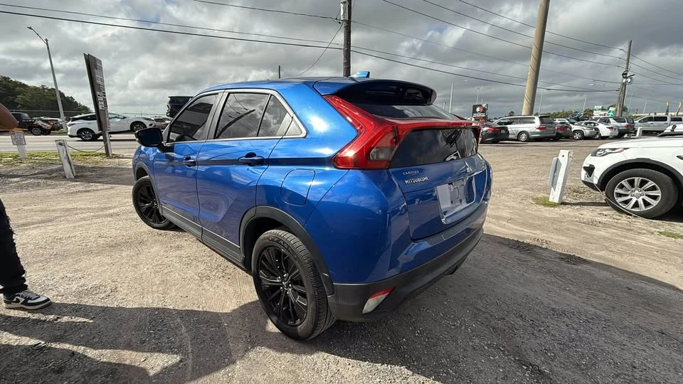 2019 Mitsubishi Eclipse - Image 4 of 11