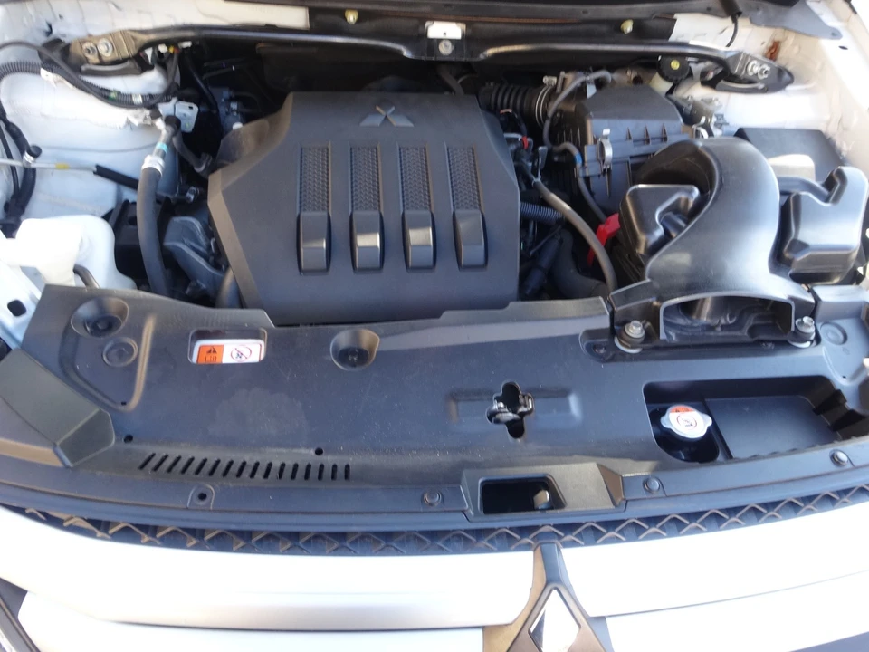 2019 Mitsubishi Eclipse Cross - Image 15 of 20