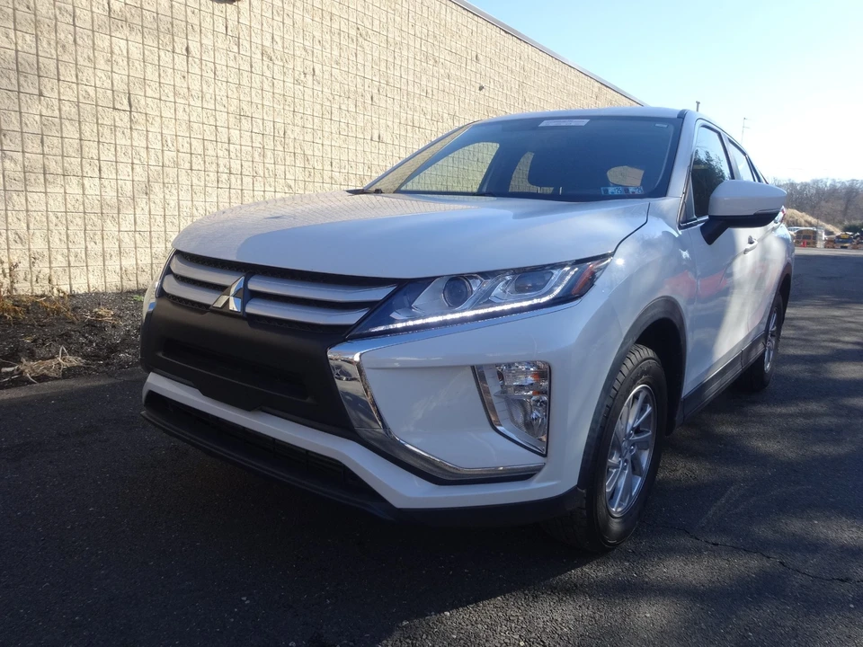 2019 Mitsubishi Eclipse Cross - Image 2 of 20