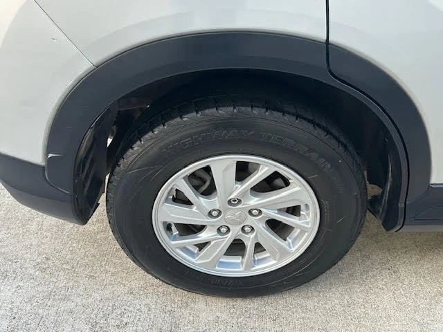 2019 Mitsubishi Eclipse Cross - Image 17 of 20
