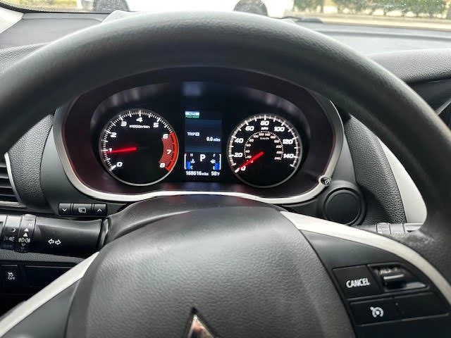 2019 Mitsubishi Eclipse Cross - Image 11 of 20
