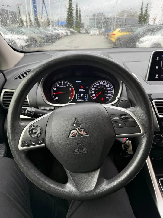 2019 Mitsubishi Eclipse Cross - Image 5 of 13