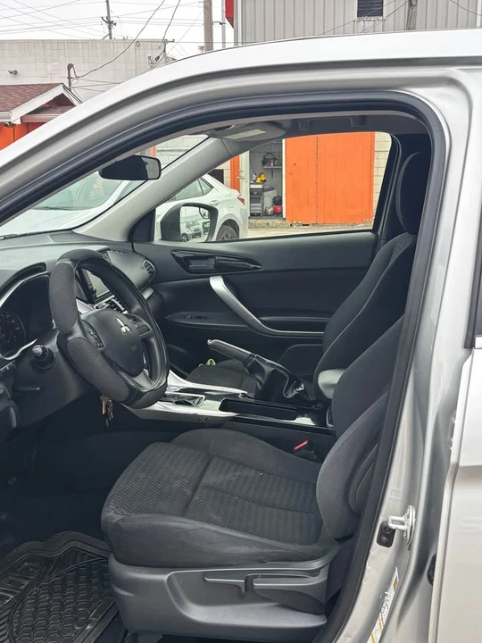 2019 Mitsubishi Eclipse Cross - Image 6 of 8