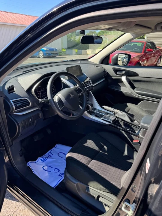 2019 Mitsubishi Eclipse Cross - Image 9 of 19
