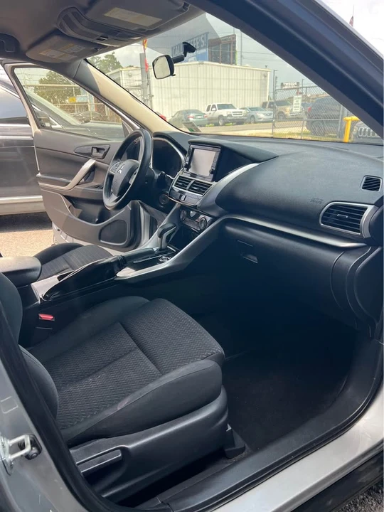 2019 Mitsubishi Eclipse Cross - Image 8 of 10