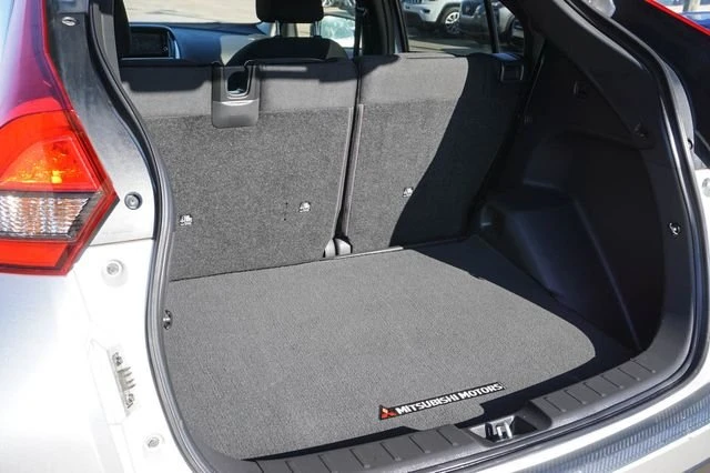 2019 Mitsubishi Eclipse Cross - Image 8 of 19