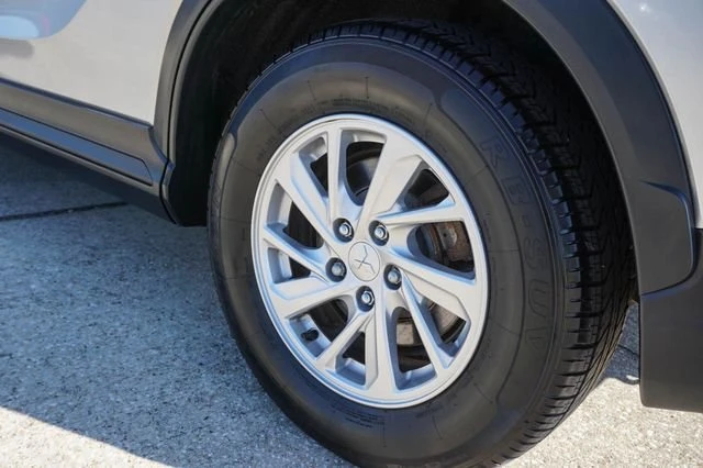 2019 Mitsubishi Eclipse Cross - Image 9 of 19