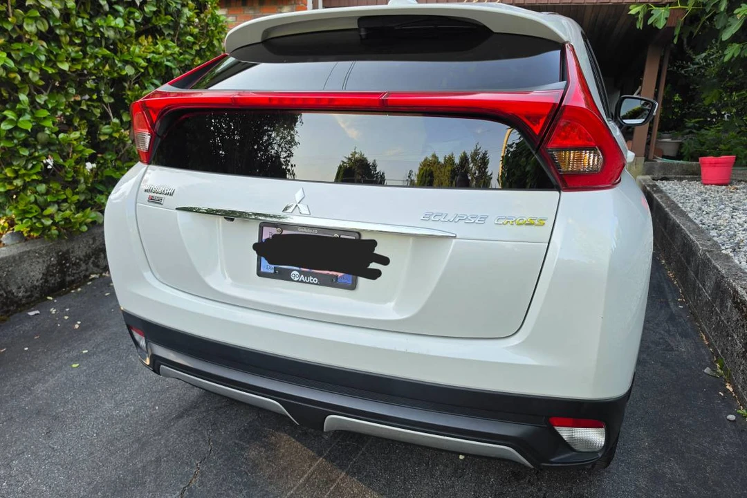2019 Mitsubishi Eclipse Cross - Image 2 of 11