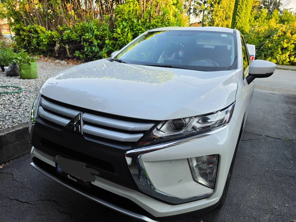 2019 Mitsubishi Eclipse Cross - Image 4 of 11