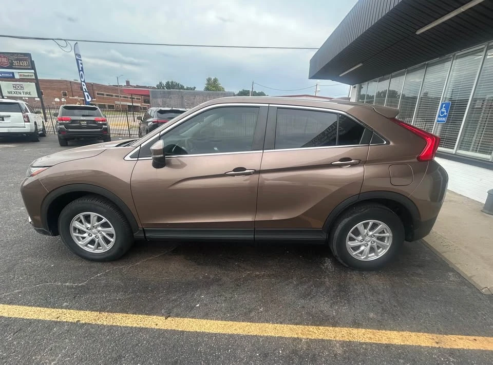 2019 Mitsubishi Eclipse Cross - Image 5 of 10