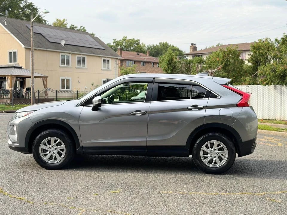 2019 Mitsubishi Eclipse Cross - Image 3 of 18