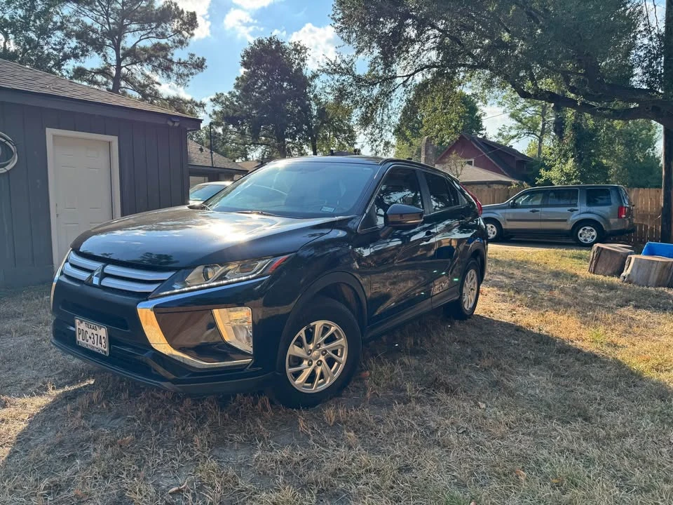 2019 Mitsubishi Eclipse Cross - Image 2 of 16