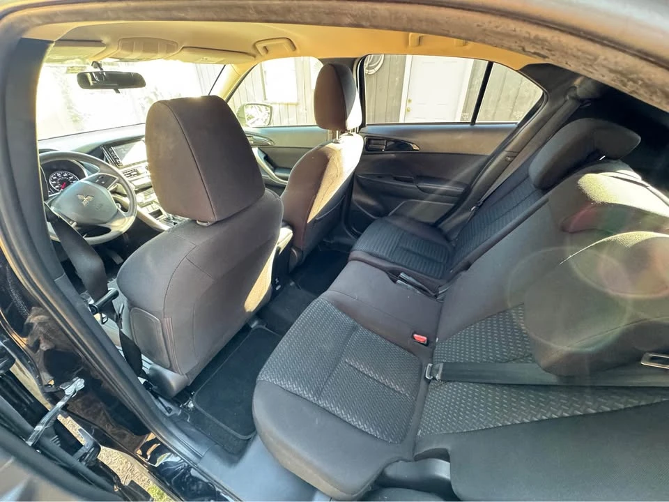 2019 Mitsubishi Eclipse Cross - Image 10 of 16