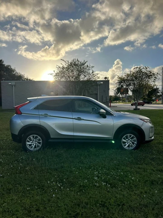 2019 Mitsubishi Eclipse Cross - Image 3 of 10