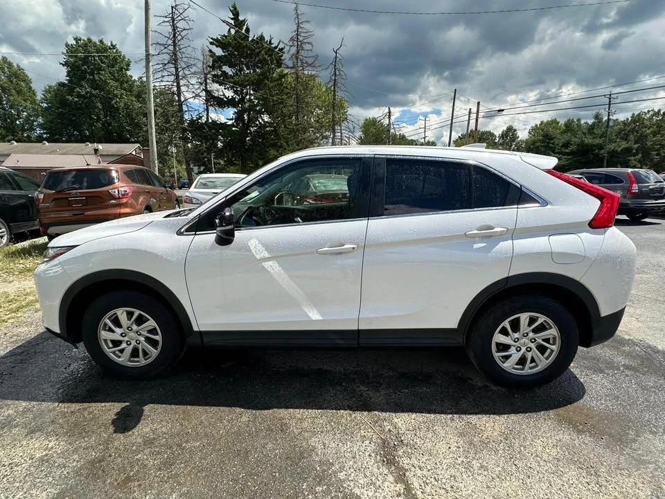 2019 Mitsubishi Eclipse Cross - Image 2 of 10