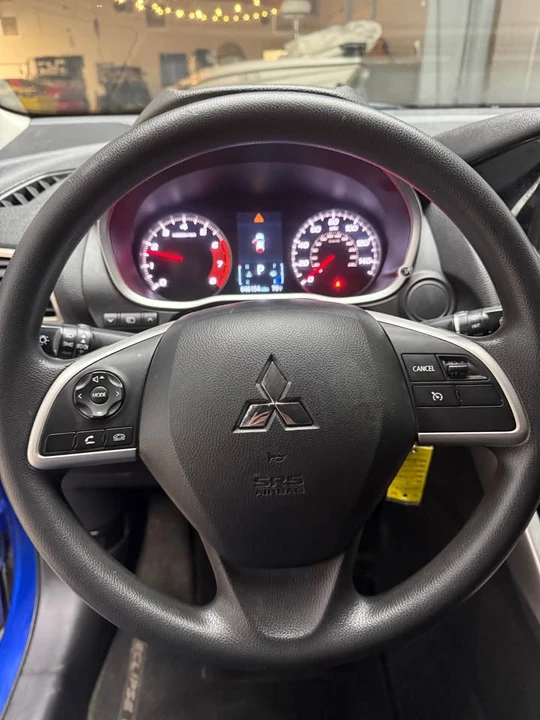 2019 Mitsubishi Eclipse Cross - Image 13 of 20