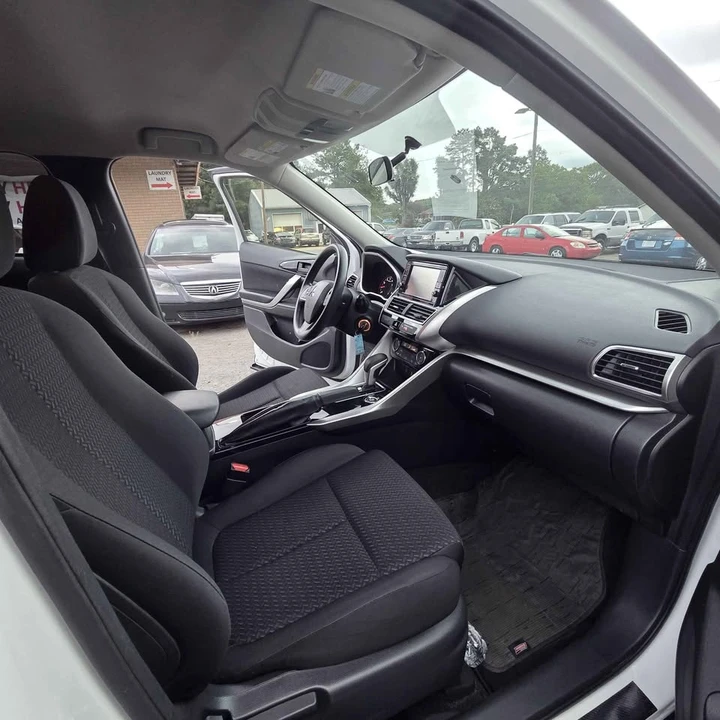 2019 Mitsubishi Eclipse Cross - Image 9 of 15