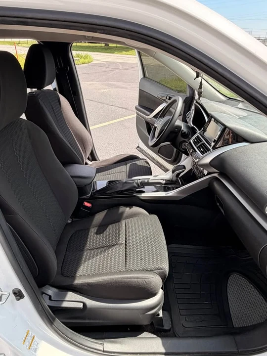 2019 Mitsubishi Eclipse Cross - Image 10 of 20