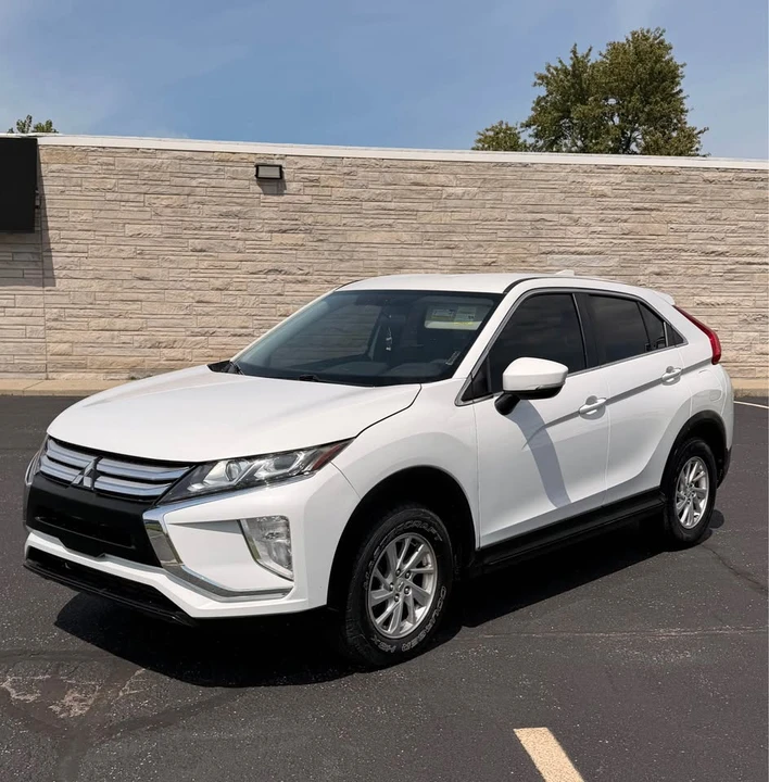 2019 Mitsubishi Eclipse Cross - Image 2 of 20