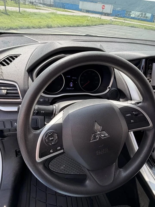 2019 Mitsubishi Eclipse Cross - Image 11 of 20