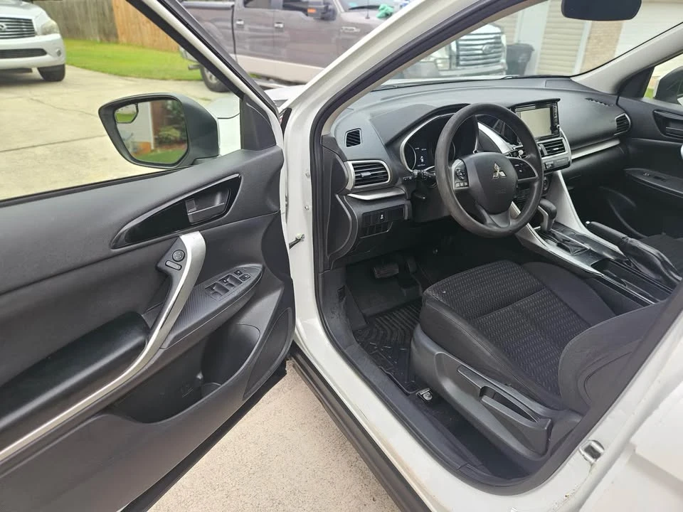2019 Mitsubishi Eclipse Cross - Image 9 of 14
