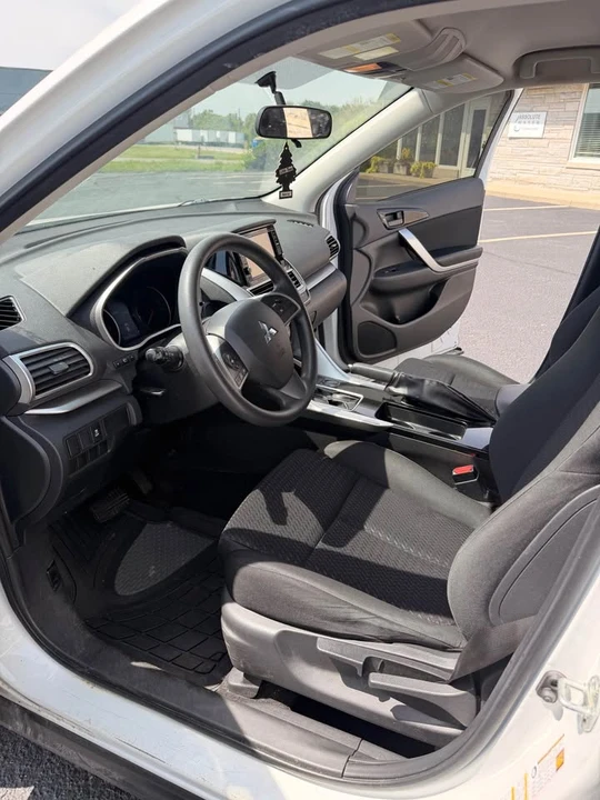 2019 Mitsubishi Eclipse Cross - Image 9 of 20