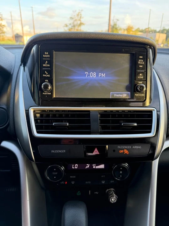 2019 Mitsubishi Eclipse Cross - Image 11 of 18