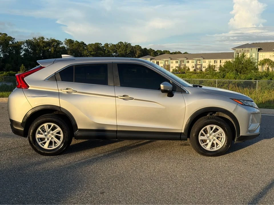 2019 Mitsubishi Eclipse Cross - Image 2 of 18