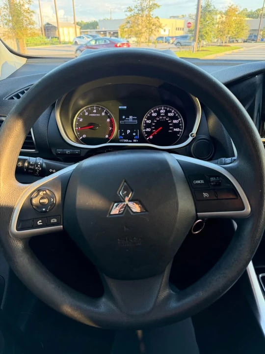 2019 Mitsubishi Eclipse Cross - Image 10 of 18