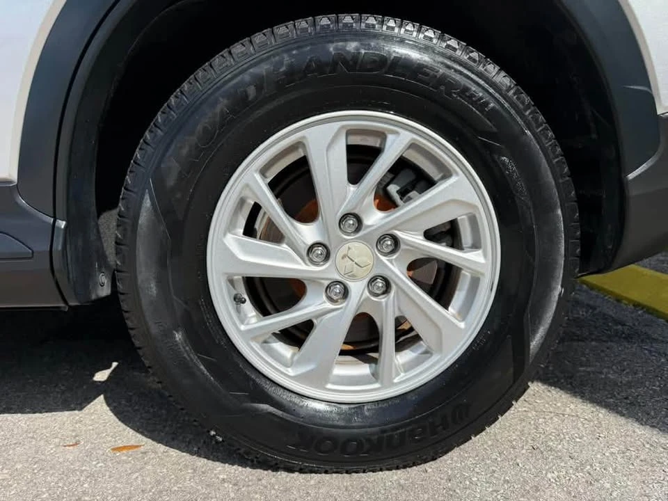 2019 Mitsubishi Eclipse Cross - Image 8 of 20