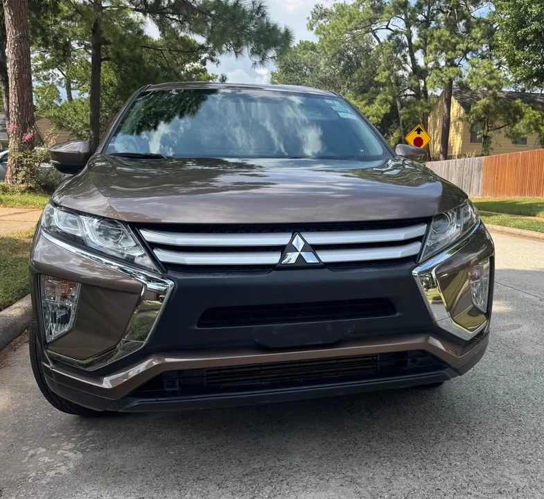 2019 Mitsubishi Eclipse Cross - Image 2 of 13