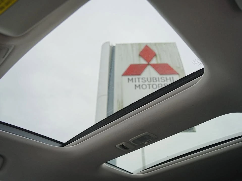 2019 Mitsubishi Eclipse Cross - Image 17 of 20