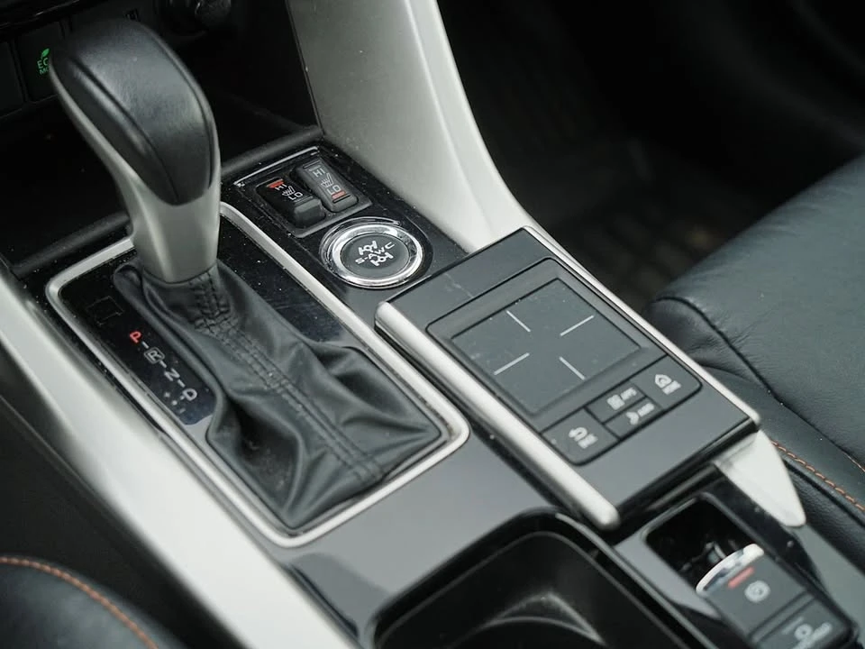 2019 Mitsubishi Eclipse Cross - Image 16 of 20