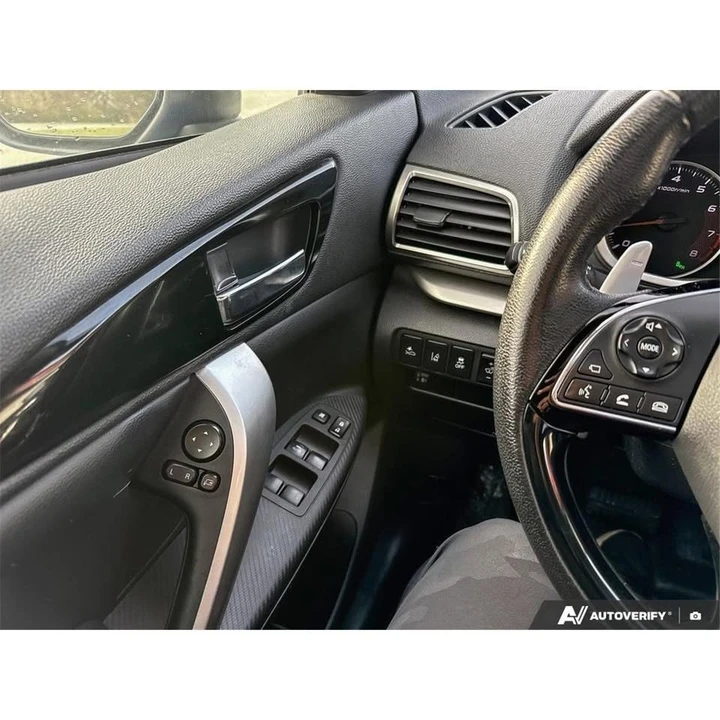 2019 Mitsubishi Eclipse Cross - Image 15 of 20