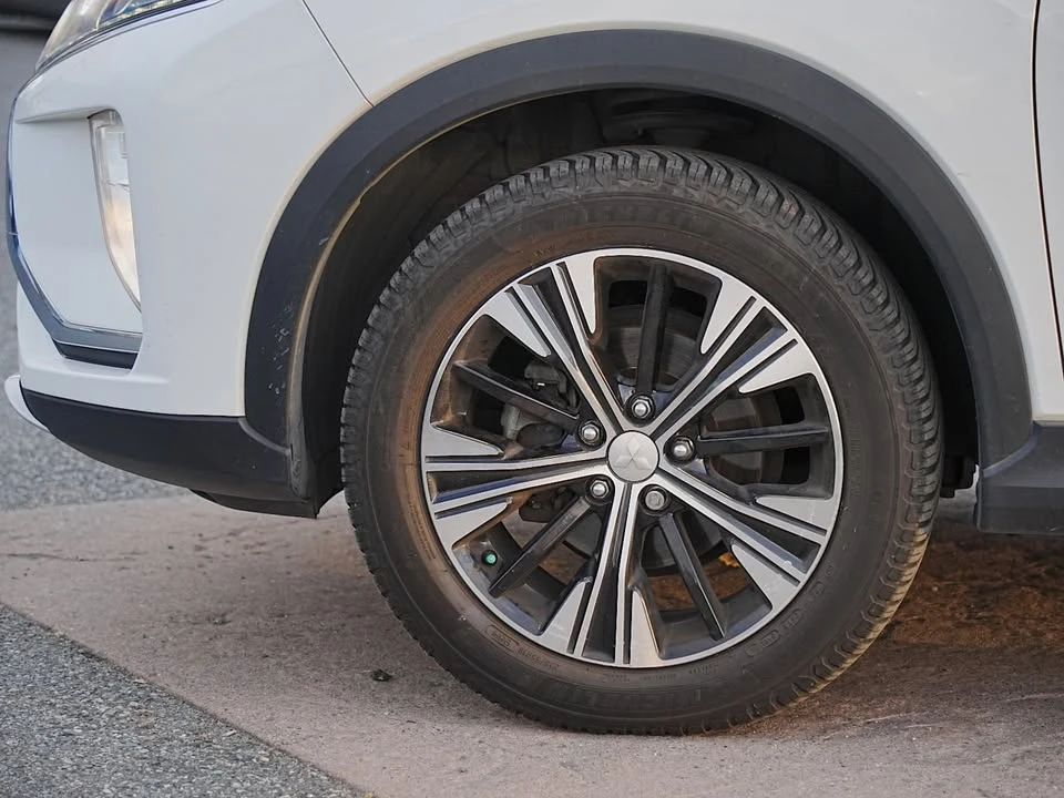 2019 Mitsubishi Eclipse Cross - Image 16 of 19