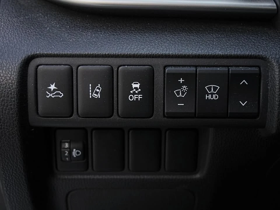2019 Mitsubishi Eclipse Cross - Image 14 of 20