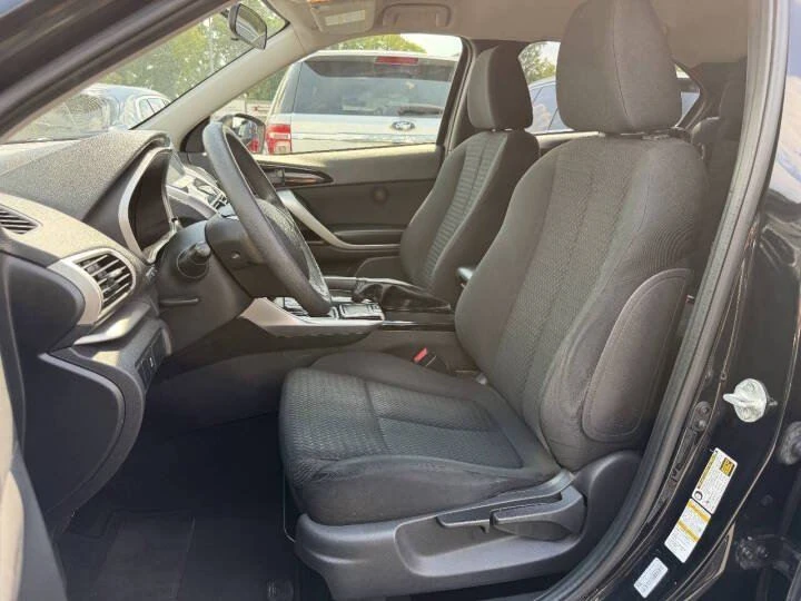2019 Mitsubishi Eclipse Cross - Image 8 of 19