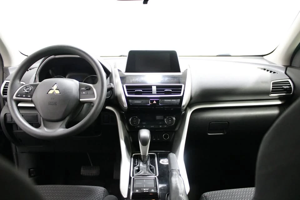 2019 Mitsubishi Eclipse Cross - Image 2 of 19
