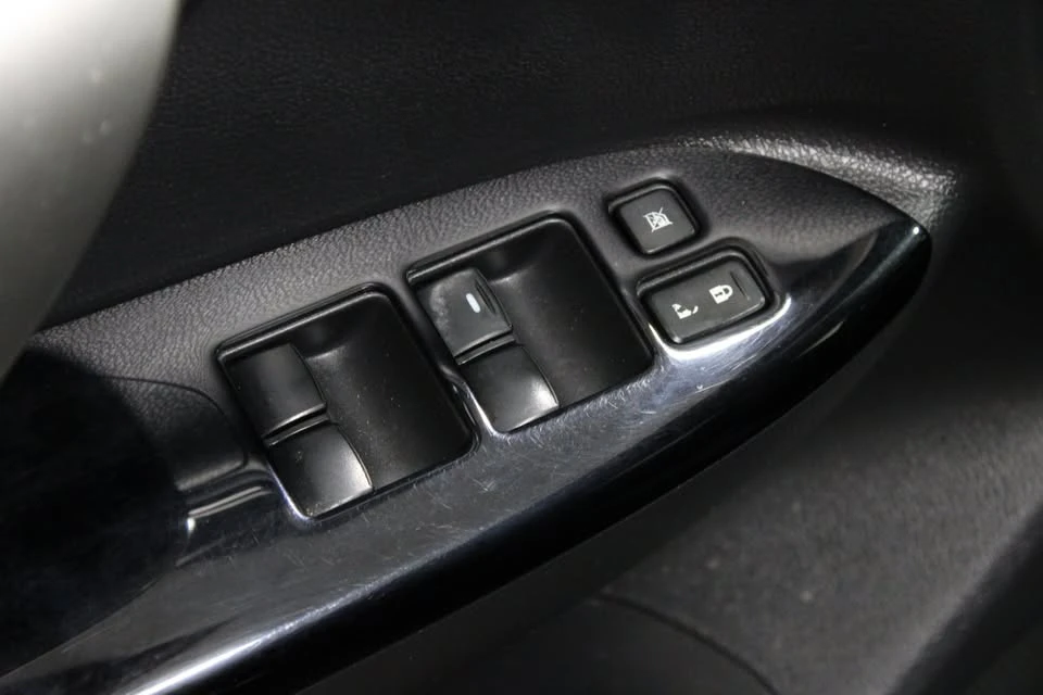 2019 Mitsubishi Eclipse Cross - Image 4 of 19