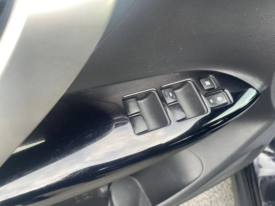 2019 Mitsubishi Eclipse Cross - Image 13 of 20
