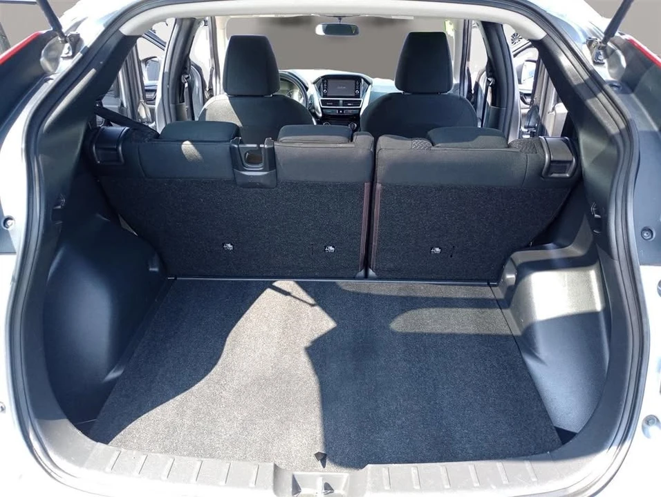 2019 Mitsubishi Eclipse Cross - Image 9 of 18