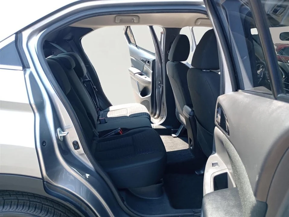 2019 Mitsubishi Eclipse Cross - Image 10 of 18