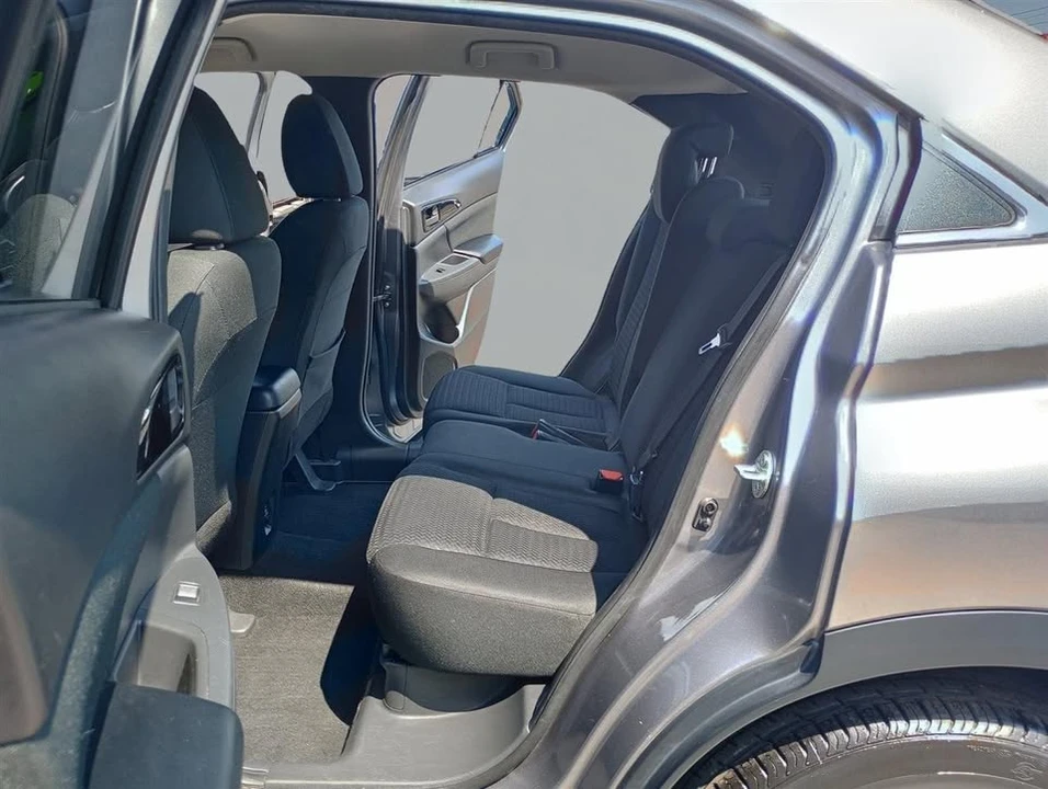 2019 Mitsubishi Eclipse Cross - Image 7 of 18
