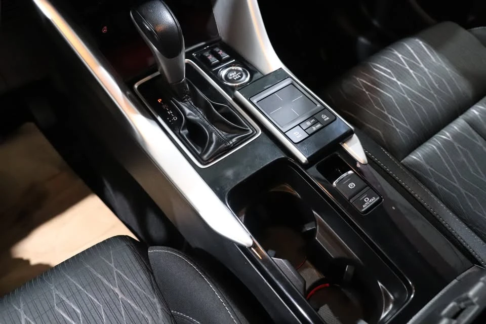 2019 Mitsubishi Eclipse Cross - Image 6 of 16