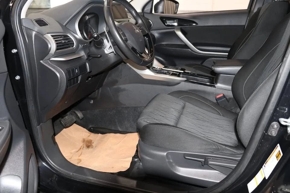 2019 Mitsubishi Eclipse Cross - Image 10 of 16