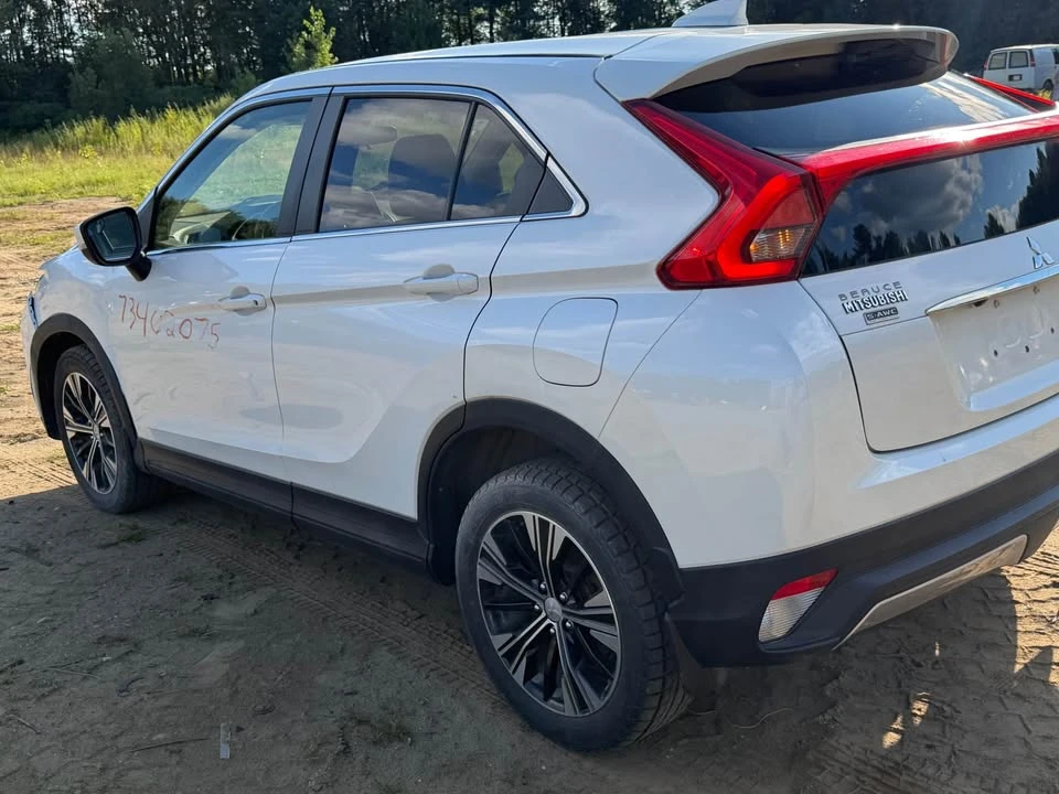 2019 Mitsubishi Eclipse Cross - Image 8 of 18