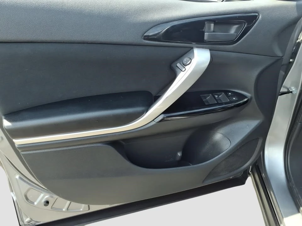 2019 Mitsubishi Eclipse Cross - Image 17 of 20