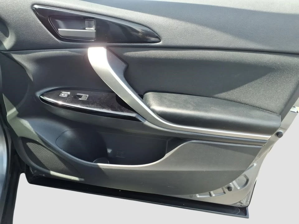 2019 Mitsubishi Eclipse Cross - Image 9 of 20