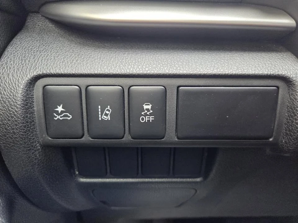 2019 Mitsubishi Eclipse Cross - Image 15 of 20