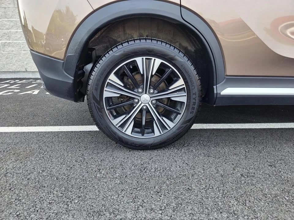 2019 Mitsubishi Eclipse Cross - Image 8 of 20